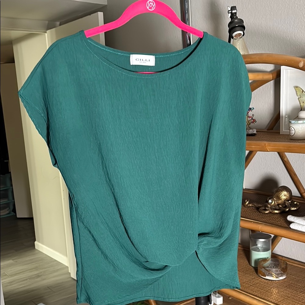 Gilli Green Asymmetrical Cap Sleeve Blouse